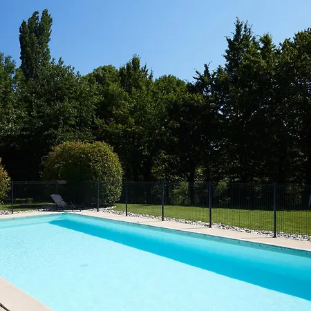 Logis Des Trois Massifs Hotel