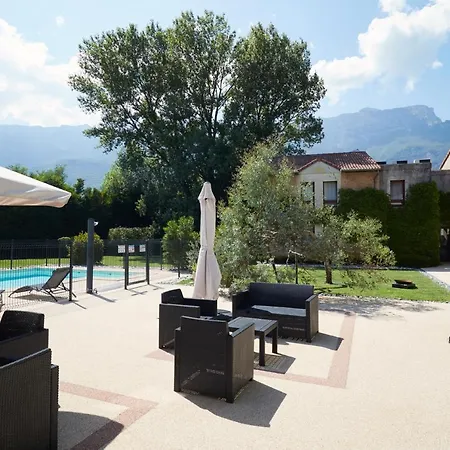 Hotel Logis Des Trois Massifs Claix (Isere)