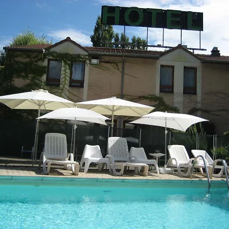Hotel Logis Des Trois Massifs