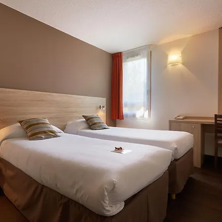 Hotel Logis Des Trois Massifs