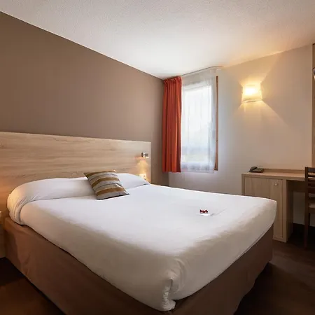 Logis Des Trois Massifs Hotel