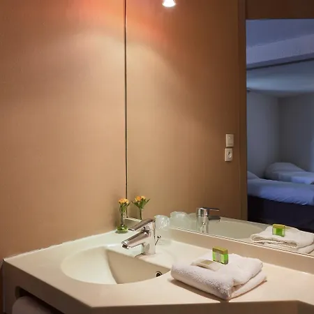 Logis Des Trois Massifs Hotel