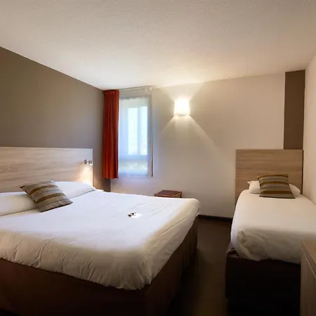 Hotel Logis Des Trois Massifs 3*