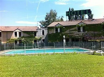 Hotel Logis Des Trois Massifs