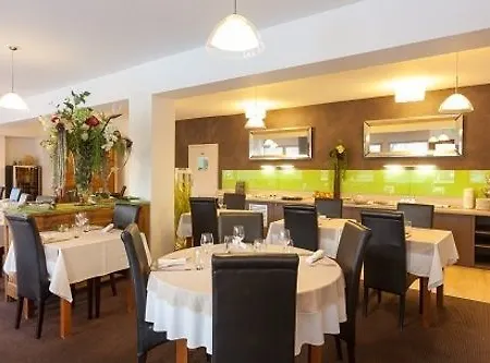 Hotel Logis Des Trois Massifs 3*