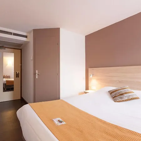 Hotel Logis Des Trois Massifs