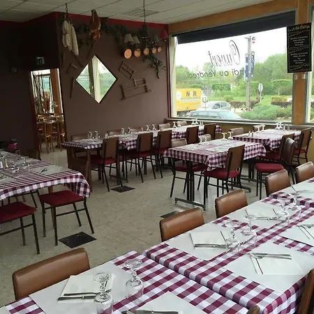 Hotel Logis Des Trois Massifs